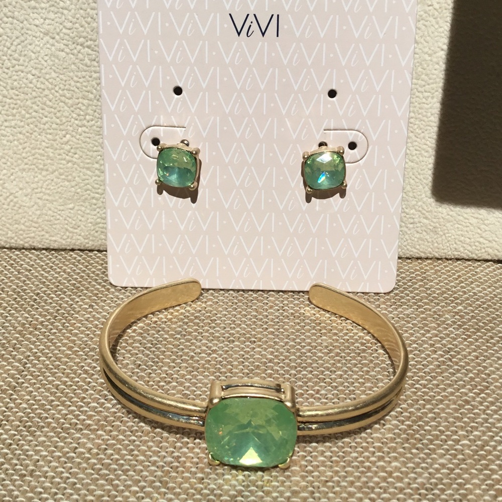 ViVi Green & Gold Tone Bracelet & Earring Set